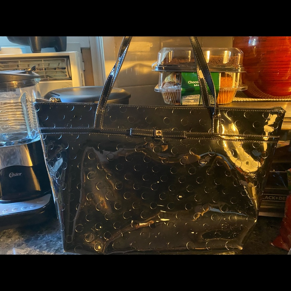 Medium size patten leather Kate spade bag